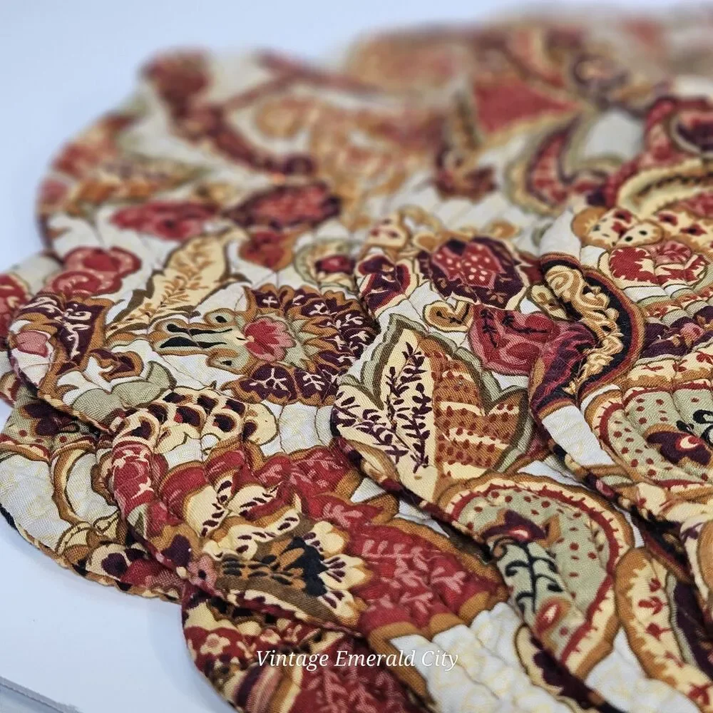 Vtg Reversible Placemats Set / 4 Scalloped Floral Cottagecore Quilted Table Mats